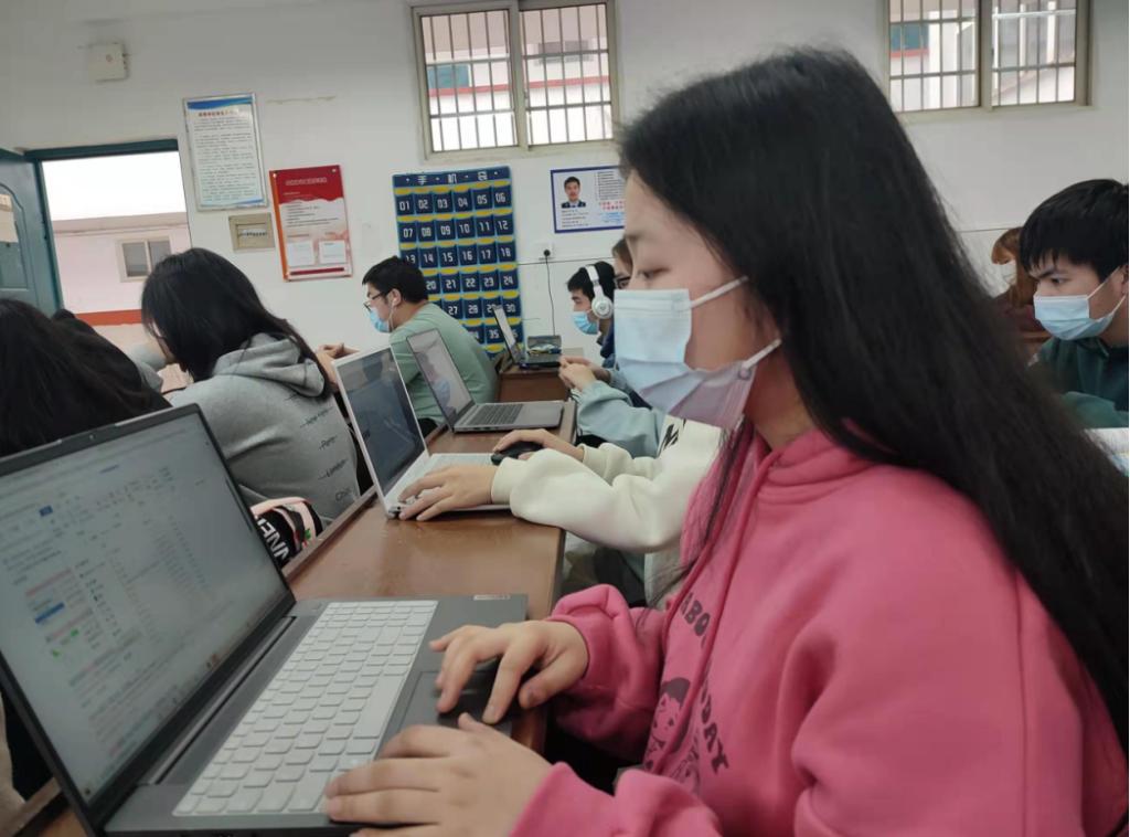 猫咪免费人成网站在线观看