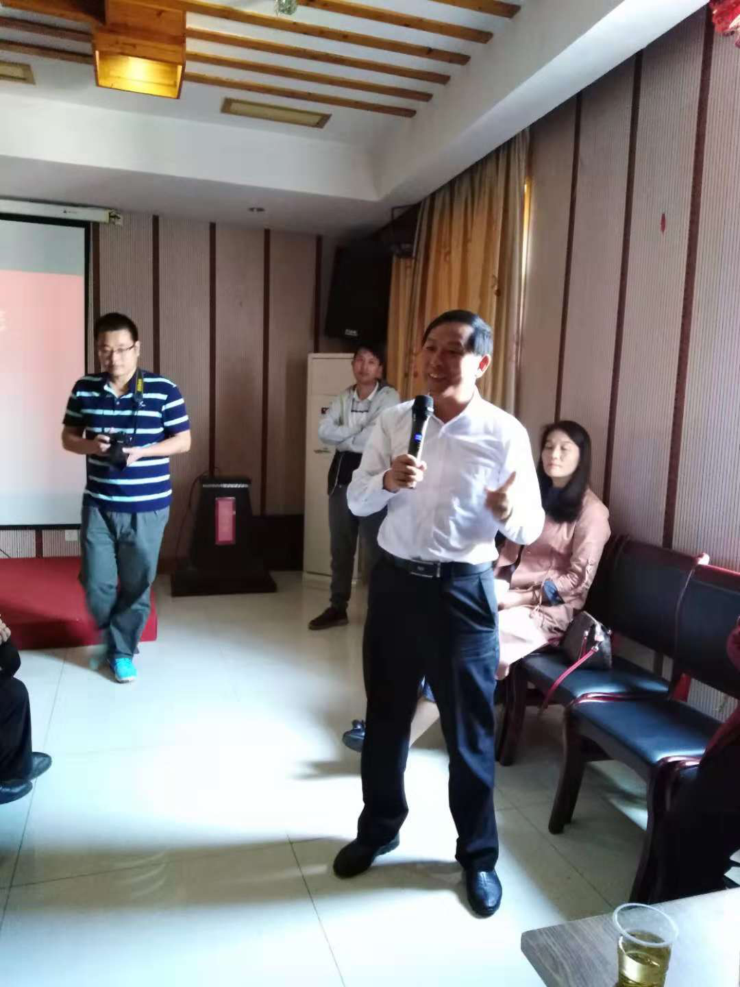 猫咪免费人成网站在线观看