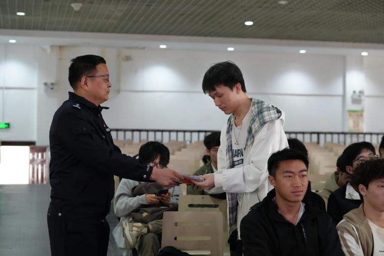 猫咪免费人成网站在线观看